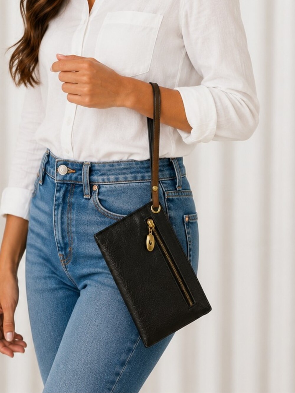 👜 Black Textured Wristlet Clutch Wallet Gold Hardware Zip Pocket Classic